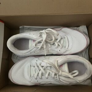 Nike airmax SC in white/light pink sneakers, 5.5 in boys / 7 in womens